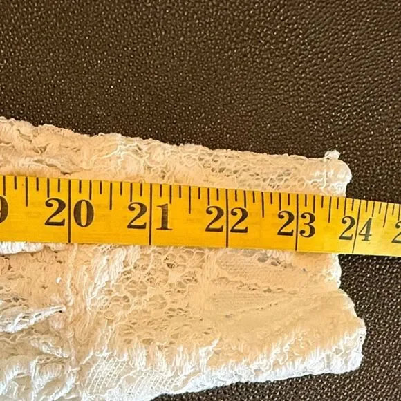 Vince Camuto White Lace Button-Down Shirt with scalloped hemline size medium - Picture 10 of 10